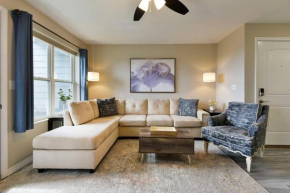 Branson's Newest Gem: City View Condo,Patio & Pool